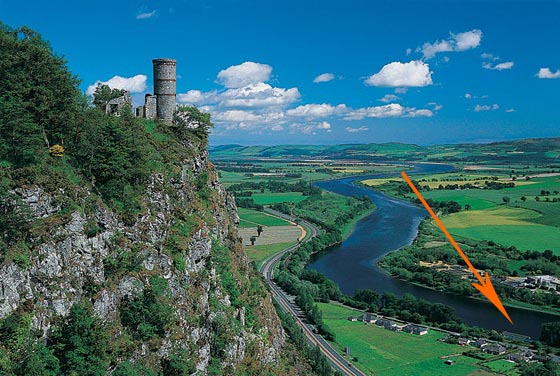 Kinnoull-Hill-and-Tower.jpg